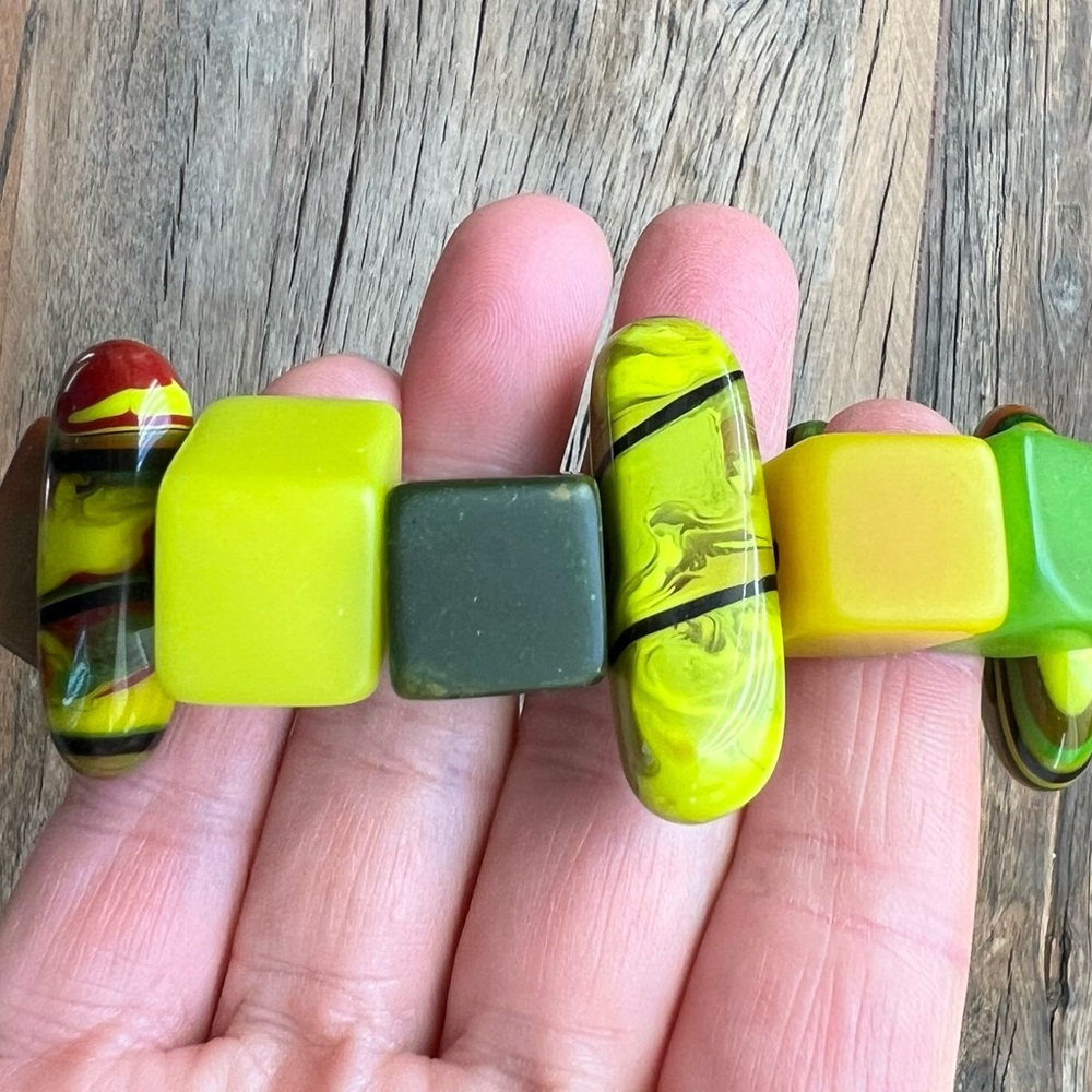 Sobral Resin Bead Bracelet - Picture 4 of 5